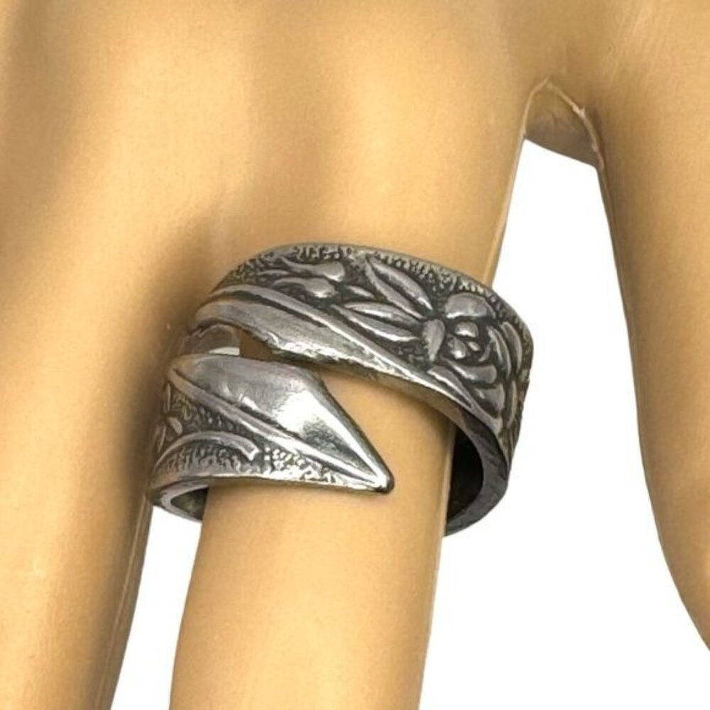 Floral Roses Artisan Ring - Upcycled Silverware - Japan National Stainless Sz 7 - Picture 14 of 15